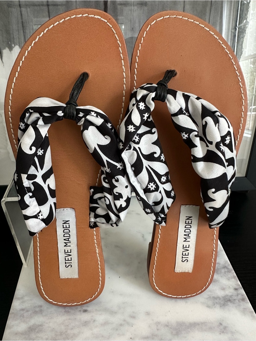 Steve Madden Black & White Patterned Fabric Strap Sandals